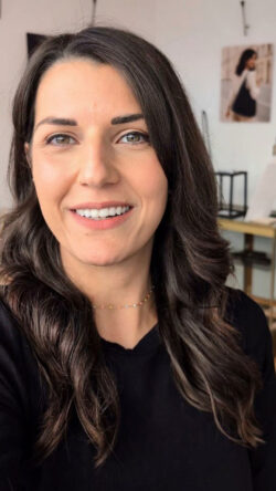 BIG NEWS
Heute darf ich endlich die tollen Neuigkeiten mit euch teilen  Ab sofort findet ihr SHAROKINA gemeinsam mit der Schmuckdesignerin @juliafunk.studio auf der Franklinstraße 53 in Düsseldorf! Der wunderschöne Raum gehört zur Goldschmiede @tragkultur – und nachdem wir hier im Mai schon ausgeste...