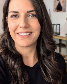 BIG NEWS
Heute darf ich endlich die tollen Neuigkeiten mit euch teilen  Ab sofort findet ihr SHAROKINA gemeinsam mit der Schmuckdesignerin @juliafunk.studio auf der Franklinstraße 53 in Düsseldorf! Der wunderschöne Raum gehört zur Goldschmiede @tragkultur – und nachdem wir hier im Mai schon ausgeste...