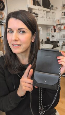 Bald steht die nächste Lederbestellung an - und ihr dürft mitentscheiden! Gibt es bestimmte Farben, die ihr euch für die MINA-Handytasche und weitere Produkte wünscht? Dann lasst es mich doch gerne in den Kommentaren (oder in der Story-Abstimmung) wissen!
.
.
.
#SHAROKINA #lederhandwerk #handytasche...