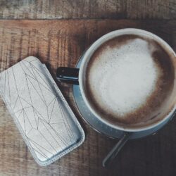 BUT FIRST COFFEE
Sehr empfehlenswerte Wochenendentdeckung: @patisseriebarre auf der Birkenstraße in Düsseldorf-Flingern! Auch unsere Handyhülle Cava Polygon Light Silver fühlt sich hier sehr wohl 🙂
——
More pics: #cavapolygonlightsilver
More phone cases: #cavacase
——
SHOP: www.sharokina.com/shop
•
•...