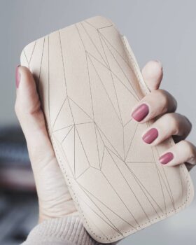 CAVA POLYGON
Von der limitierten Handyhülle Cava Polygon Vivid Nude sind nur noch wenige Artikel verfügbar - erhältlich für die iPhone-Modelle 8, 7, 6, 6s, 5, 5s, 5c, SE und das Samsung Galaxy A3 - für alle iPhone 5 Modelle und das iPhone SE sogar zum Sonderpreis!
——
More pics: #cavapolygonvividnude...