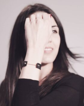 FROM THE ARCHIVEEin ca. 4 Jahre altes Foto, aber das Armband Intra Pure aus pflanzlich gegerbtem Leder trage ich immernoch fast täglich. Wünsche euch ein schönes Wochenende!Intra: #intrabracelet, #intrapureblackrosegold...