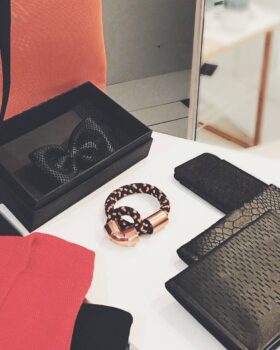 LAST CHANCE
Nur noch heute könnt ihr die Portemonnaies Conda Mesh und Conda Snake bei @akjumii in München ergattern!
akjumii, Reichenbachstraße 36, 80469 München
——
More pics: #condaslice, #condasnake
More wallets: #condawallet
——
•
•
•
#SHAROKINA #store #leather #fashion #handmade #accessories #des...