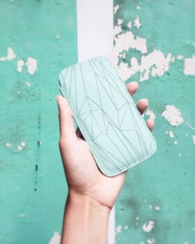 MINT MOOD
Endlich Sonne über Düsseldorf! Die Handyhülle CAVA POLYGON sorgt in frischem Mint zusätzlich für Frühlingsgefühle!
——
More pics: #cavapolygonfreshmint
More phone cases: #cavacase
——
SHOP: www.sharokina.com/shop
FOLLOW: @sharokina
•
•
•
#SHAROKINA #fashionfollowsemotion #handmade #madewithl...