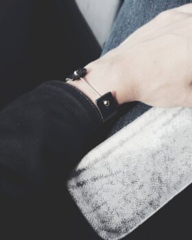 SATURDAY PROJECTS
Auf dem Weg zur Peter Behrens School of Architecture in Düsseldorf, um dort bei verschiedenen Projekten zu helfen. Mit dabei: Das Armband INTRA PURE und die Handyhülle CAVA TRACE.
——
More pics: #cavatracewhitegray, #intrapureblacksilver
More phone cases & bracelets: #cavacase, #int...