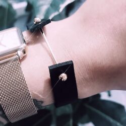 TIME FOR GOLD
Thanks to @roberta.organic.fashion for this nice picture of the bracelet Intra Pure, made of vegetable tanned leather! Love the combination! 
——
Danke an @roberta.organic.fashion für dieses schöne Foto von dem Armband Intra Pure aus pflanzlich gegerbtem Leder! Ich liebe die Kombi ——
Mo...