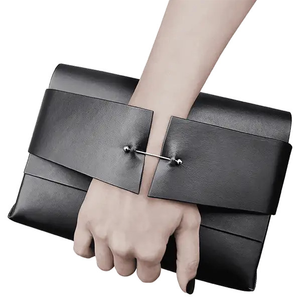 Schwarze Ledertasche Nua Pure von SHAROKINA