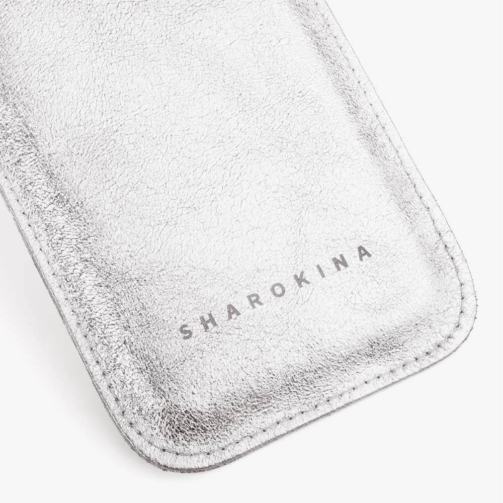 Leather phone case in silver with geometric laser-engraved pattern. SHAROKINA Cava Polygon