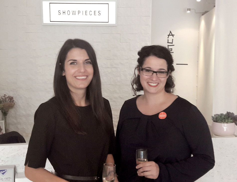 Designerinnen Sharokina Golpashin und Michaela Donsbach im Pop Up Store Showpieces zur Schauzeit Rheydt